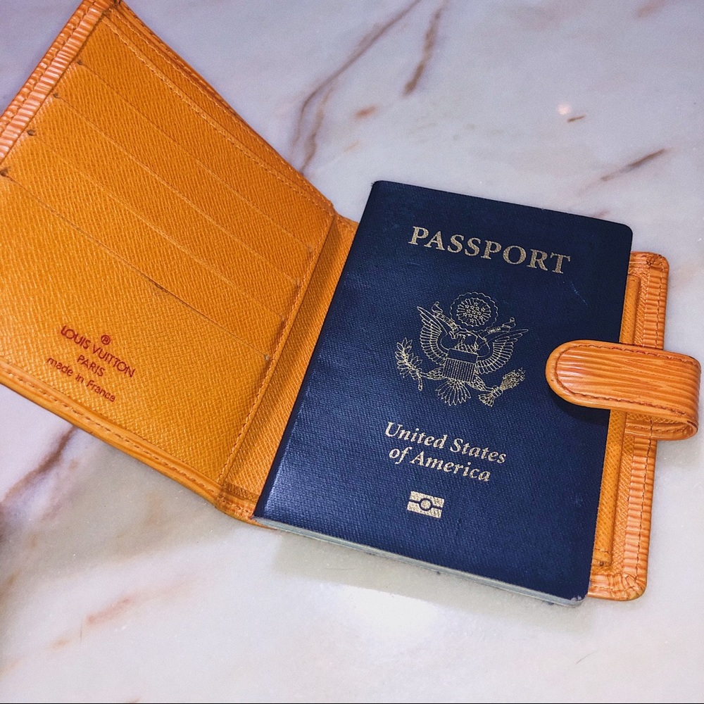 Louis Vuitton ✈️-EPI Porte-Billets Compact Wallet